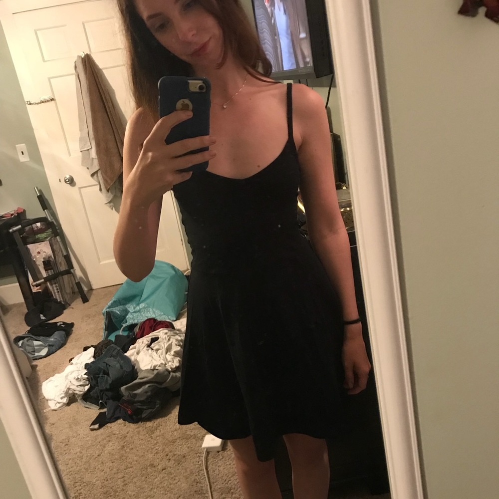 So skater dress in black. Size medium.